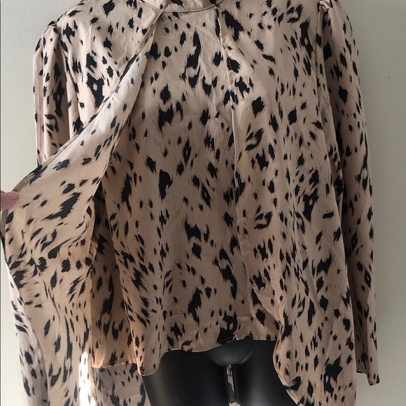 Elegant High Low Animal Print Long Sleeve Blouse - Picture 4 of 8